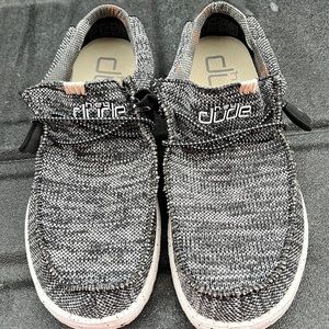 Hey dude Wally Sox men size 8